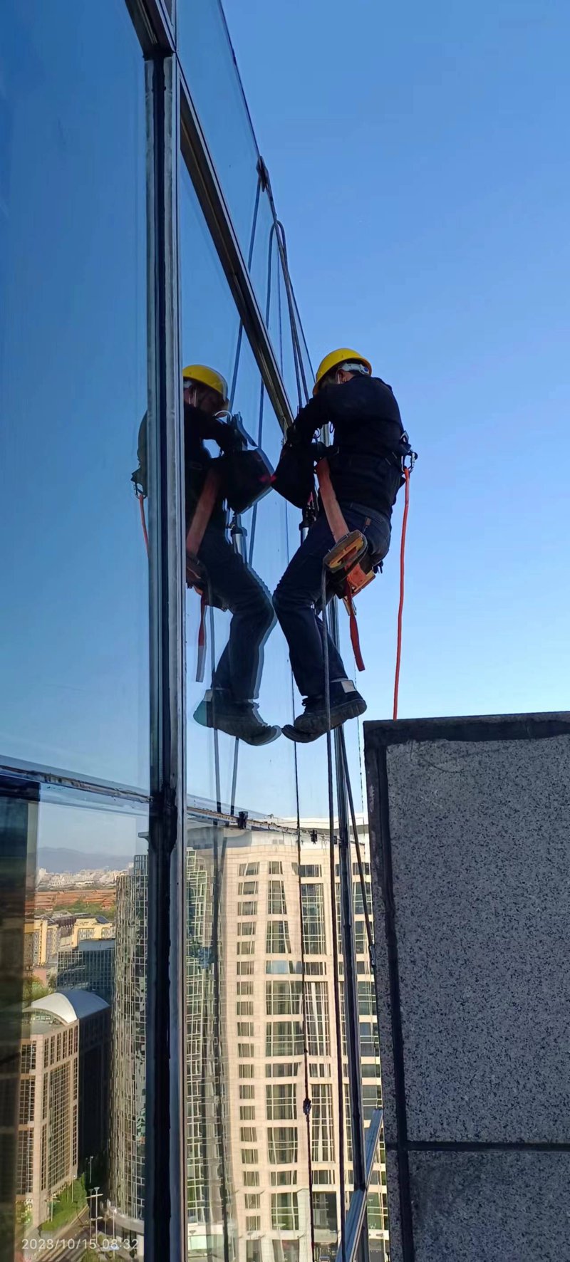 钢化玻璃：建筑界的隐形守护者